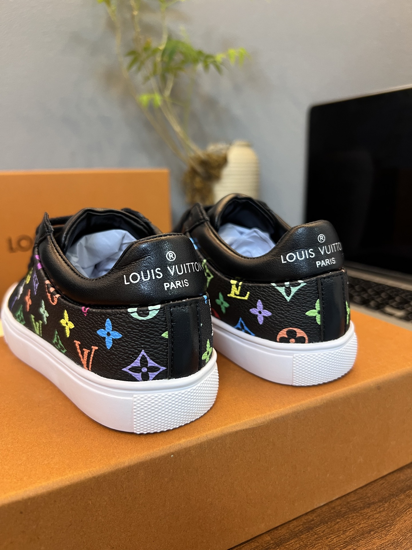 Children's shoes child
